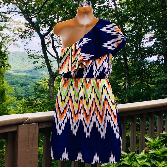 ❤️ Like New Gorgeous, Small, One Shoulder Chevron Print Dress - Picture 6 of 9